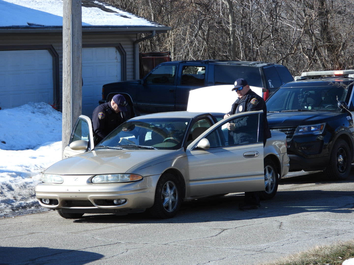 Jewely store thief arrested after short pursuit merchandise recovered